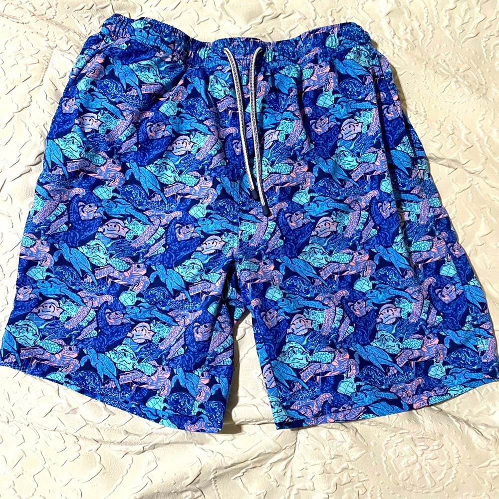 Peter Millar men’s sea turtle swim trunks